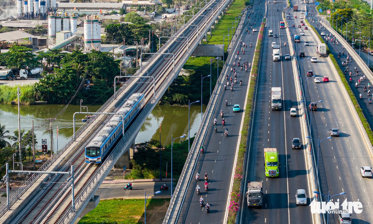TP.HCM sẽ có đa phương tiện kết nối vào tuyến metro số 1 phục vụ người dân đi lại thuận tiện như xe buýt, xe đạp, xe điện... - Ảnh: CHÂU TUẤN