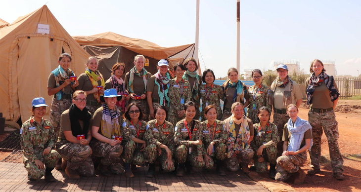 Bệnh viện dã chiến cấp 2 số 1 với 63 thành viên (10 nữ) là đơn vị xuất quân đầu tiên ở Nam Sudan, đặt nền móng gầy dựng “thương hiệu” Bệnh viện dã chiến Việt Nam, ghi dấu trong lòng bạn bè quốc tế - Ảnh: BVDC 2.1