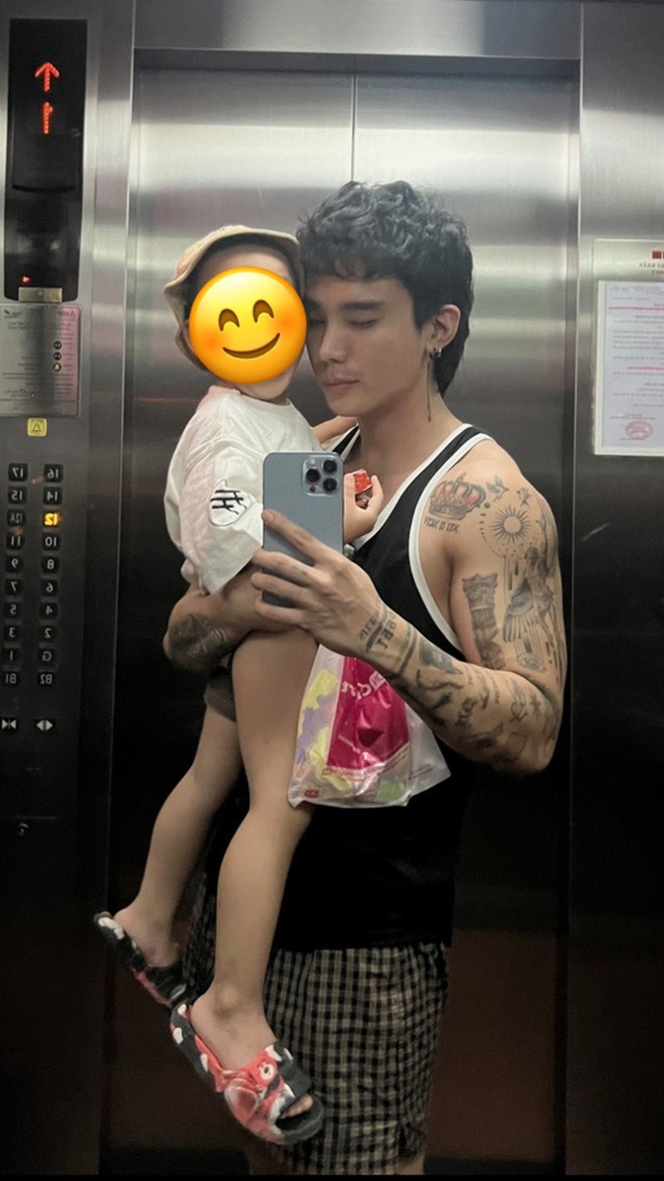 Hình ảnh bạn thân của Lâm Minh - Ty Lê đang bế bé Hy khiến nhiều netizen tin rằng cô nàng đã đưa con về TP.HCM, rời khỏi căn nhà đầy "tương tác".