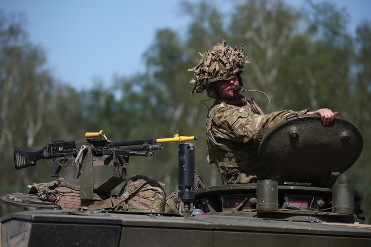 Binh sĩ Anh trong cuộc tập trận của NATO trên đất Ba Lan ngày 15-5 - Ảnh: REUTERS
