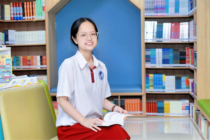 Ngoài đạt giải nhì kỳ thi học sinh giỏi môn tiếng Anh cấp thành phố, Nguyễn Xuân Minh Hân (lớp 12/4) còn đạt IELTS 8.5 ngay từ lần thi đầu tiên