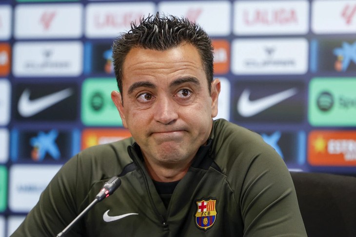 HLV Xavi Hernandez đưa ra lời khuyên cho người kế nhiệm tại Barca - Ảnh: REUTERS