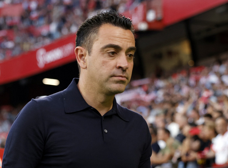 Xavi xuất hiện trong trận thắng Sevilla trước khi chia tay Barcelona - Ảnh: REUTERS