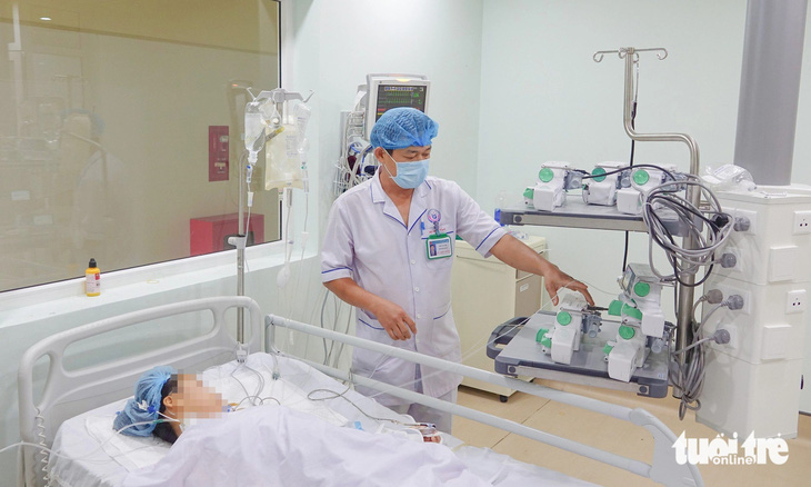 Em N.T.A.T. - nữ sinh lớp 6 Trường THCS và THPT U Minh Thượng bị tai nạn và đang điều trị ở Bệnh viện Đa khoa tỉnh Kiên Giang - Ảnh: CHÍ CÔNG