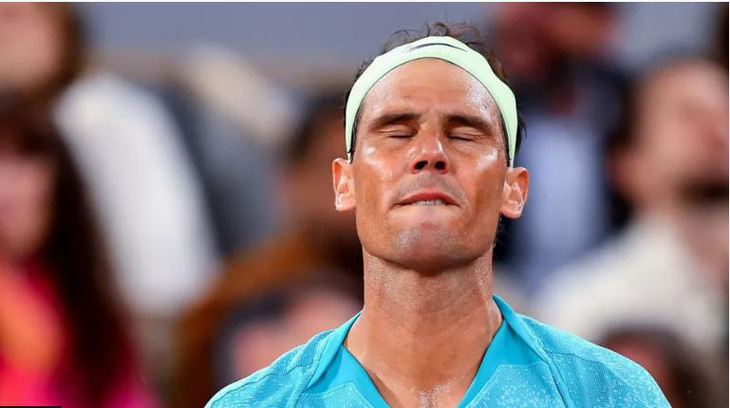 Rafael Nadal thất vọng sau khi sớm bị loại ở Roland Garros - Ảnh: GETTY