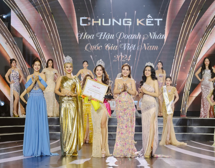 Doanh nhân Lê Nguyễn Thị Hoàng Oanh đoạt danh hiệu Hoa hậu Nhân ái- Ảnh 1.