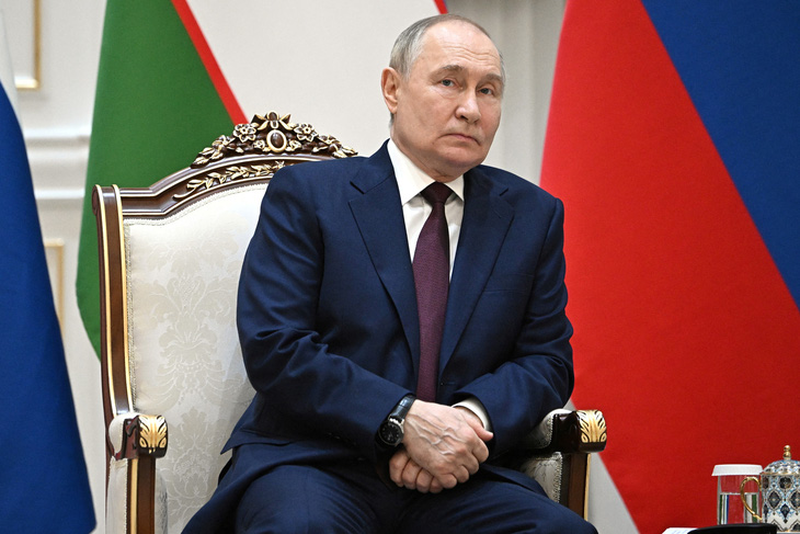 Tổng thống Nga Vladimir Putin trong chuyến thăm Uzbekistan ngày 28-5 - Ảnh: REUTERS