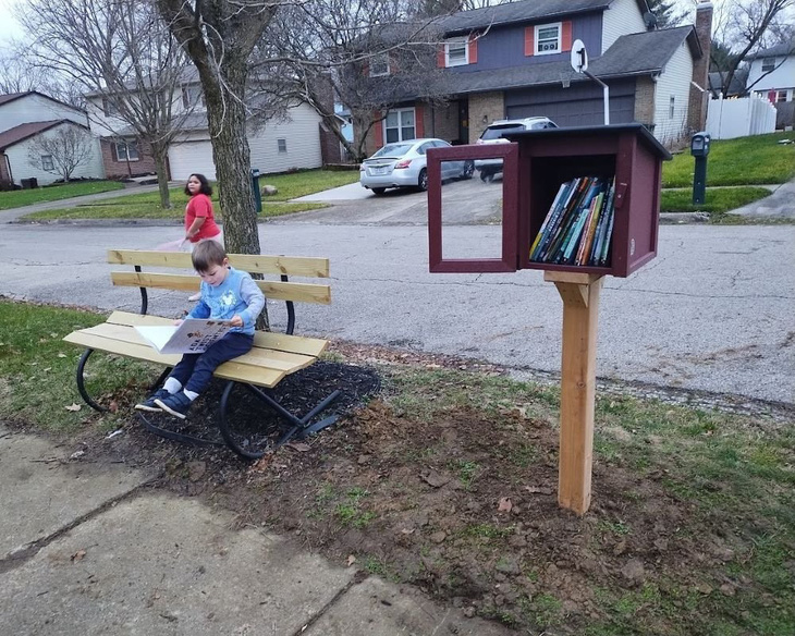Một tủ sách Little Free Library được đặt bên đường ở Columbus, Ohio - Ảnh: littlefreelibrary.org