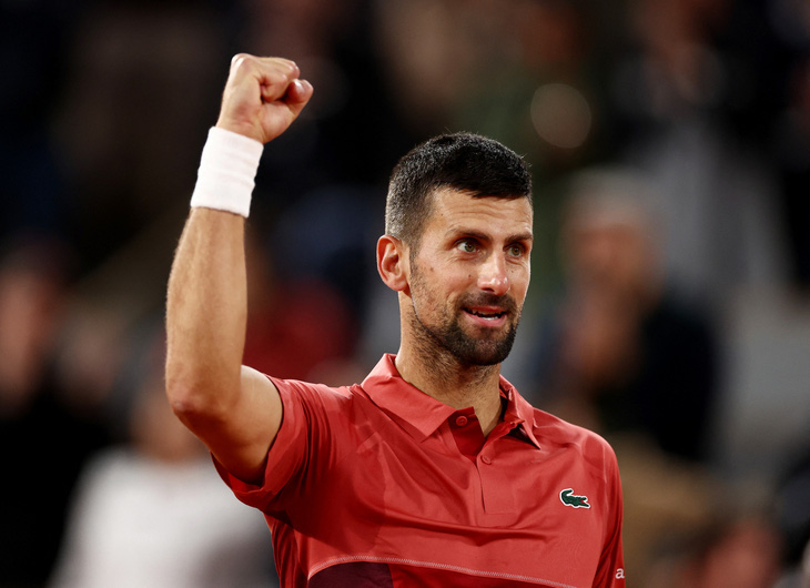 Djokovic thắng dễ ở trận ra quân Roland Garros 2024 - Ảnh: REUTERS