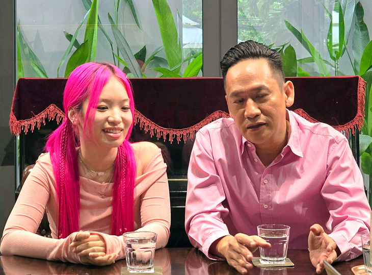 Ca sĩ Duy Mạnh cùng con gái, ca sĩ Cầm, gặp gỡ báo chí để giới thiệu sản phẩm âm nhạc - Ảnh: LÊ GIANG