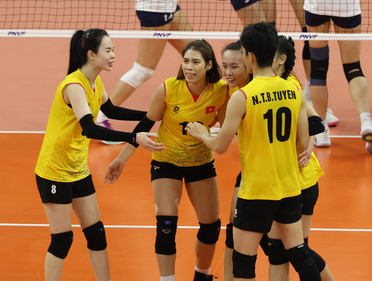 Các cô gái Việt Nam giành chiến thắng thuyết phục để lên ngôi vô địch - Ảnh: AVC