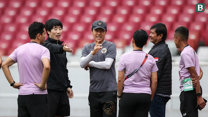 HLV Shin Tae Yong kêu gọi bóng đá Indonesia hướng tới mục tiêu xa hơn việc vô địch ASEAN Cup - Ảnh: BOLA