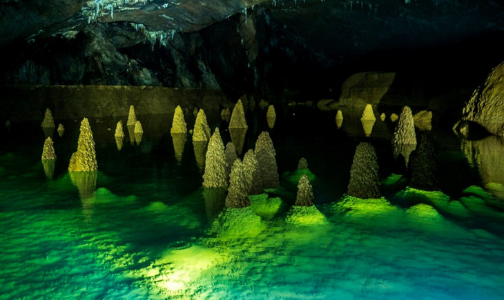 Vẻ đẹp ma mị trong hang Va - một hang động có hệ nhũ đá độc đáo ở Phong Nha - Ảnh: Vườn Quốc gia Phong Nha - Kẻ Bàng
