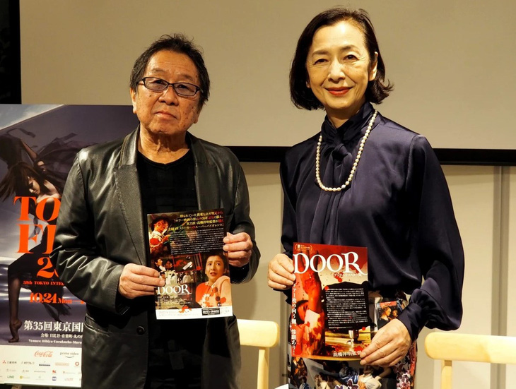 Đoàn phim Door tại Liên hoan phim quốc tế Tokyo lần thứ 35. Bộ phim kinh dị tiên phong này được sản xuất bởi Director's Company, một công ty điện ảnh đã sản sinh ra nhiều nhà làm phim tài năng