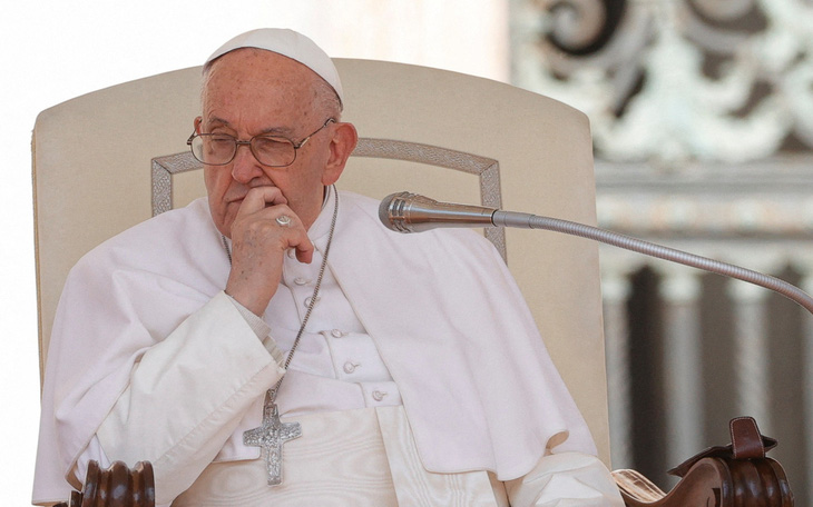 Giáo hoàng Francis xin lỗi vì sử dụng ngôn từ khiến người đồng tính 