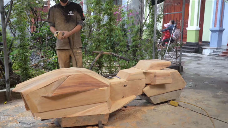 9X Bắc Ninh chế 'mô tô bay' bằng gỗ: Như bước ra từ phim viễn tưởng- Ảnh 4.