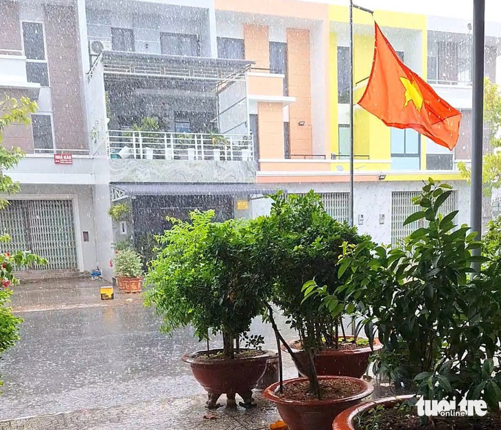 Mưa xuất hiện tại TP Rạch Giá, tỉnh Kiên Giang vào chiều 3-5 - Ảnh: CTV