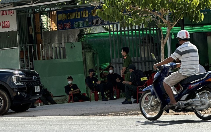 Công an khám xét công ty vệ sĩ ở TP Thanh Hóa - Ảnh 4.