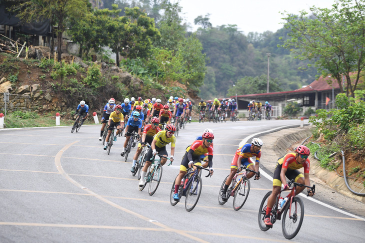 Chặng 3 Cuộc đua xe đạp về Điện Biên Phủ 2024 - Cúp Báo Quân Đội Nhân Dân với chủ đề “Mở đường vào Tây Bắc” - Ảnh: QĐND