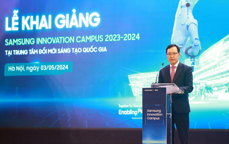 Ông Choi Joo Ho, tổng giám đốc Tổ hợp Samsung Việt Nam, phát biểu tại lễ khai giảng Chương trình phát triển nhân tài công nghệ - Ảnh: B.NGỌC