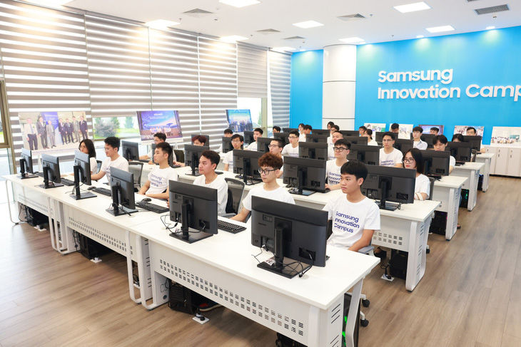 Một lớp đào tạo kỹ sư công nghệ do Samsung phối hợp với NIC tổ chức tại Hà Nội - Ảnh: B.NGỌC