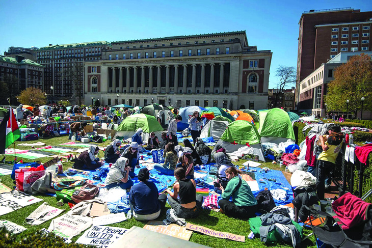 Sinh viên dựng lều để biểu tình lâu dài trước Đại học Columbia. Ảnh: Reuters