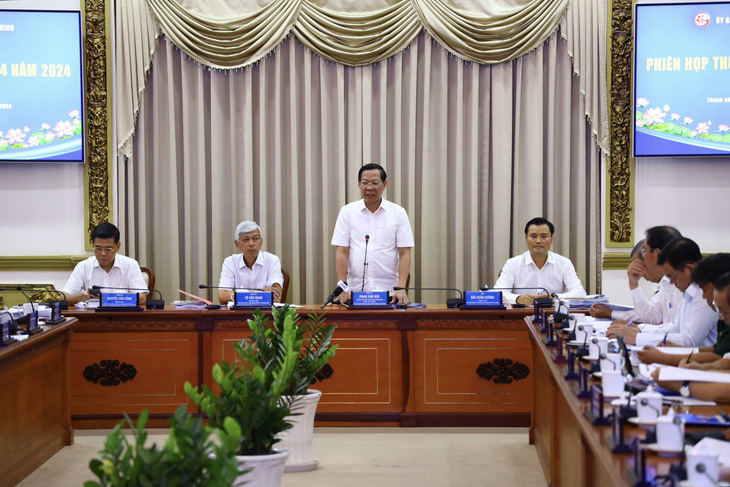 Chủ tịch UBND TP.HCM Phan Văn Mãi phát biểu tại hội nghị chiều 3-5 - Ảnh: THẢO LÊ
