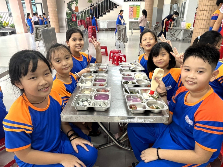 Dự án Bữa ăn học đường giúp cải thiện tầm vóc cho học sinh thông qua bữa ăn bán trú dinh dưỡng