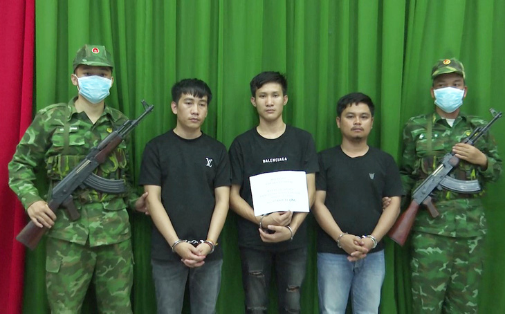 3 người đàn ông quốc tịch Lào bị bắt giữ - Ảnh: Bộ đội biên phòng cung cấp