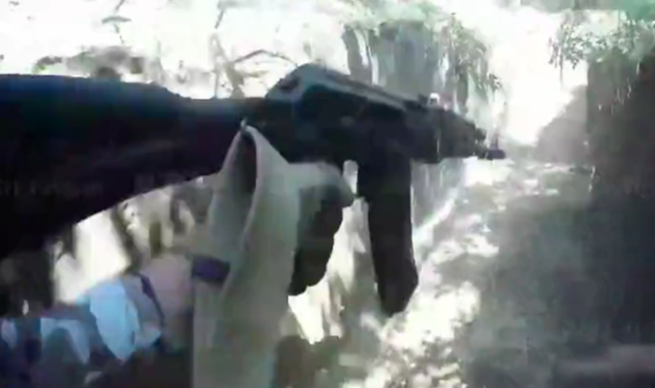 Ảnh chụp từ video mà theo Đài RT cho thấy binh sĩ Nga trong chiến hào Ukraine - Ảnh chụp màn hình