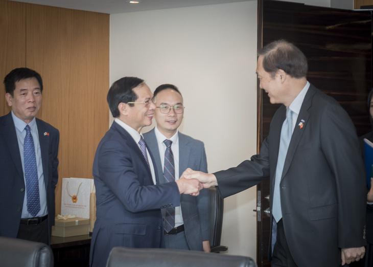 Bộ trưởng Bộ Ngoại giao Bùi Thanh Sơn gặp Chủ tịch KOICA Chang Won Sam - Ảnh: Bộ Ngoại giao cung cấp