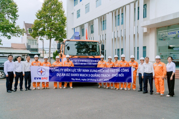 Công ty Điện lực Tây Ninh hỗ trợ thi công dự án ĐZ 500KV mạch 3 Quảng Trạch - Phố Nối