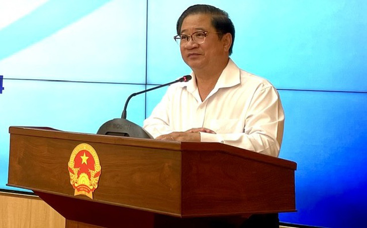 Chủ tịch UBND TP Cần Thơ Trần Việt Trường phát biểu tại hội nghị đối thoại với doanh nghiệp - Ảnh: N.B