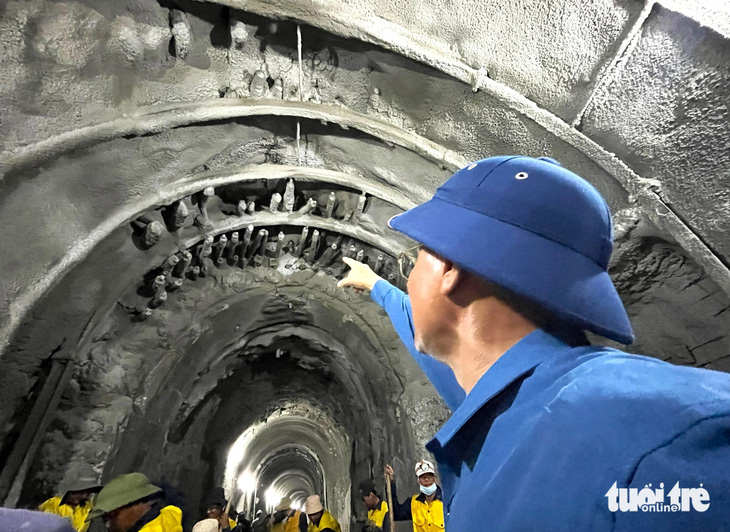 Vị trí xảy ra sạt lở bên trong hầm đường sắt Chí Thạnh đã được khoan neo gia cố - Ảnh: NGUYỄN HOÀNG