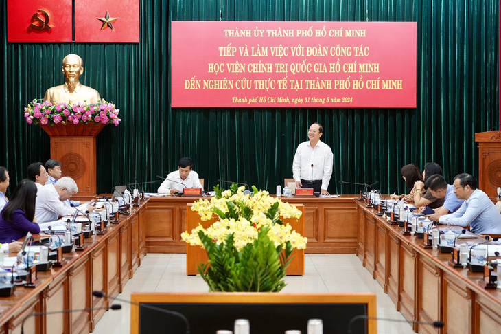 Phó bí thư thường trực Thành ủy TP.HCM Nguyễn Hồ Hải phát biểu tại buổi làm việc - Ảnh: HỮU HẠNH