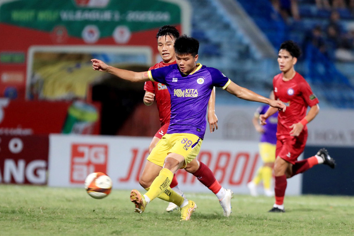 Tiền đạo Nguyễn Văn Tùng có bàn thắng đầu tiên ở mùa giải 2023 - 2024 trước ngày tập trung đội tuyển Việt Nam - Ảnh: MINH ĐỨC