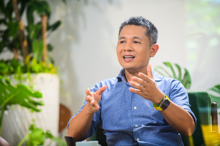 Ông Nguyễn Châu Á - Tổng Giám đốc công ty Oxalis chia sẻ trong tập 7 của talkshow 'Đi cùng thương hiệu' mùa 2 - Ảnh: QUANG ĐỊNH