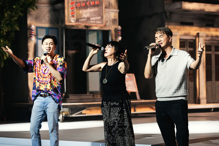 Dương Triệu Vũ, danh ca Lê Uyên và Đàm Vĩnh Hưng trong buổi tổng duyệt live show Ngày em thắp sao trời. 