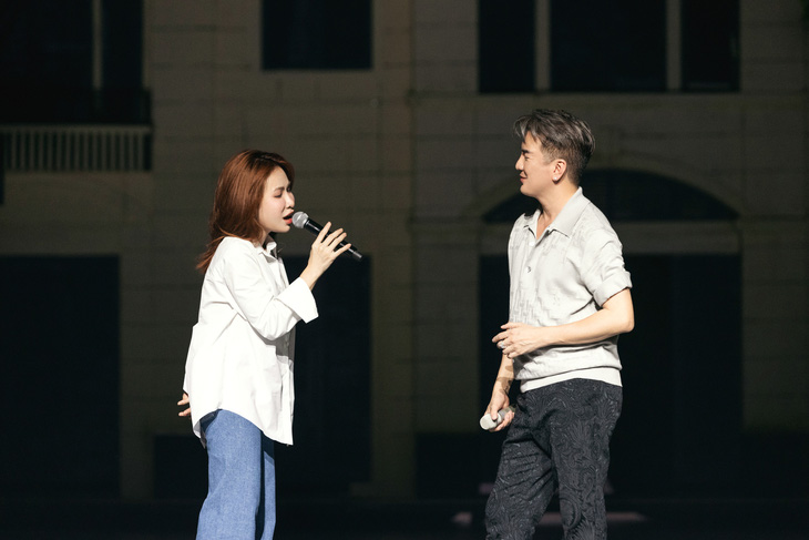 Danh ca Lê Uyên xuất hiện trẻ trung tại buổi tổng duyệt live show của Mr Đàm- Ảnh 6.