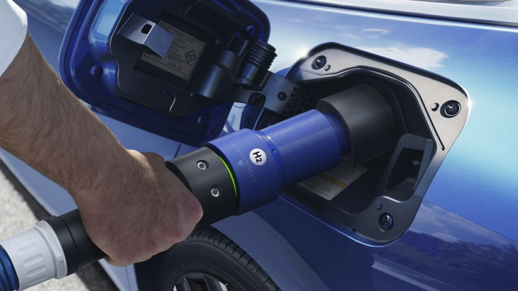 Xe chạy nhiên liệu hydro có ưu điểm là xanh, sạch trong vận hành như xe điện và đổ nhiên liệu nhanh như xe xăng - Ảnh: Toyota
