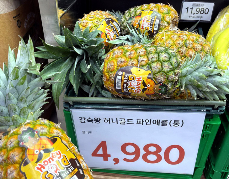Một quả dứa có giá gần 5.000 won (92.000 đồng) - Ảnh: T.T.N.