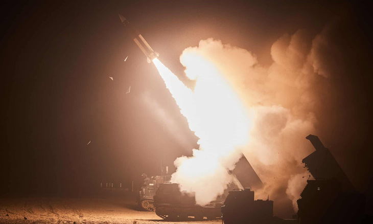 Hệ thống tên lửa chiến thuật lục quân (ATACMS) - Ảnh: REUTERS