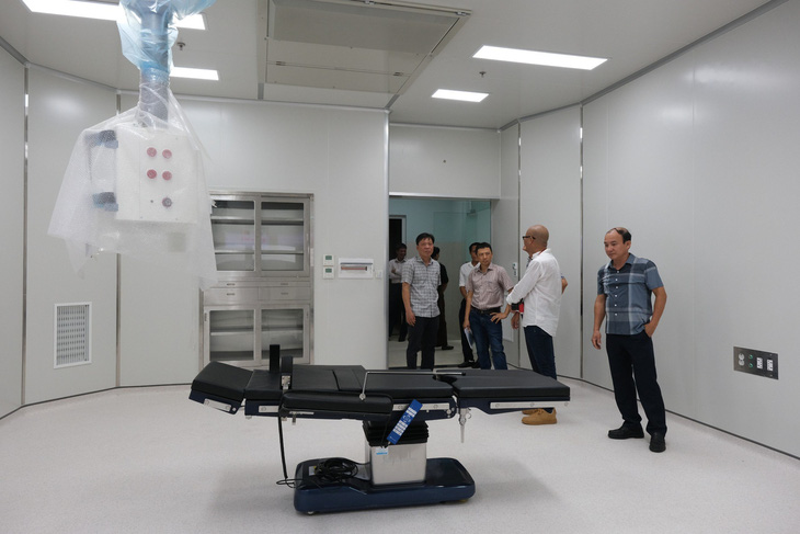 Ngoài xây dựng quy mô 100 giường, Trung tâm Y tế Quân dân y kết hợp đảo Lý Sơn còn được trang bị thiết bị y tế hiện đại đáp ứng khám chữa bệnh - Ảnh: HỮU DANH