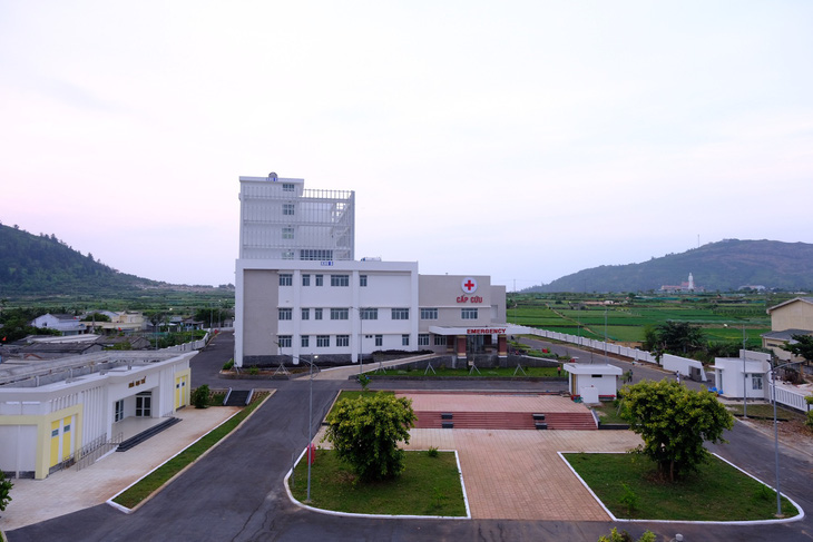 Công trình được xây dựng hiện đại, góp phần nâng cao chất lượng y tế ở Lý Sơn - Ảnh: HỮU DANH
