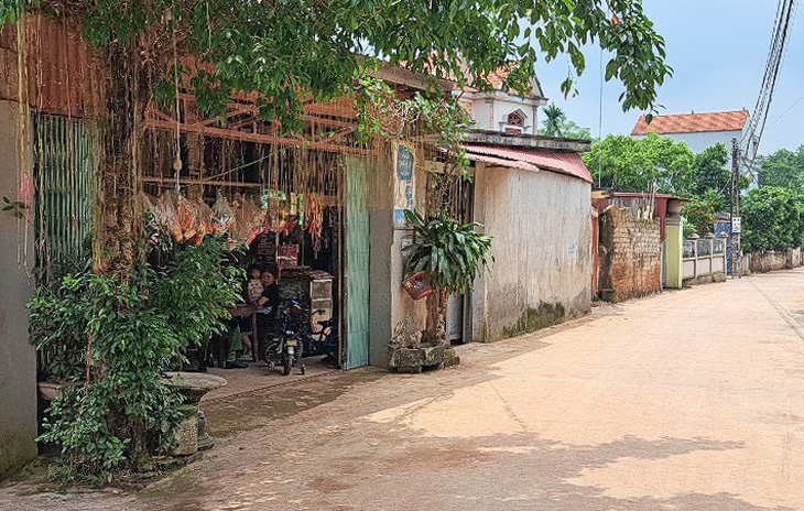 Hiện trường vụ người đàn ông 76 tuổi bị đấm vào mặt ở Bắc Giang - Ảnh: CÔNG AN LẠNG GIANG