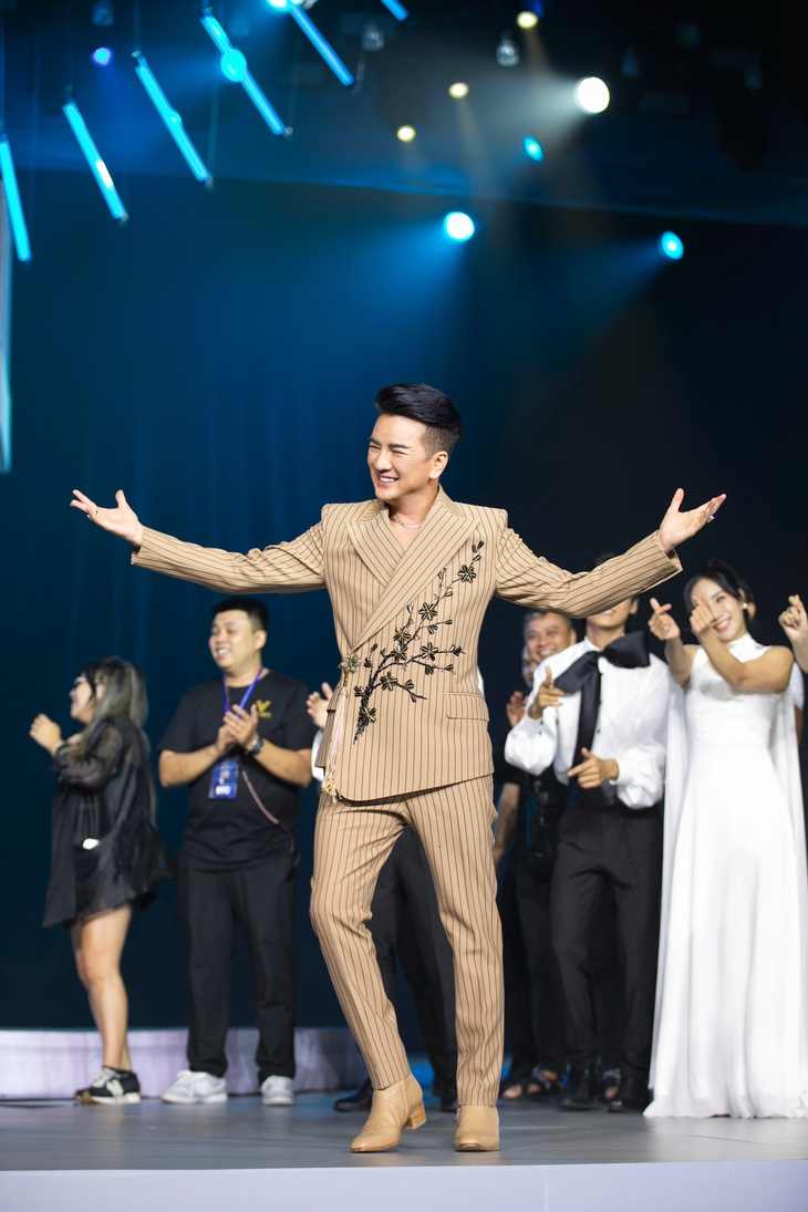 Đàm Vĩnh Hưng xác lập kỷ lục trong live show Ngày em thắp sao trời- Ảnh 16.