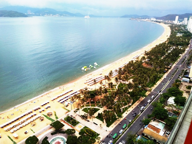 Hiện nay toàn bộ khu vực công viên bờ biển Nha Trang đều bị cấm thả diều theo nội quy do UBND TP Nha Trang ban hành từ tháng 10-2015 - Ảnh: PHAN SÔNG NGÂN
