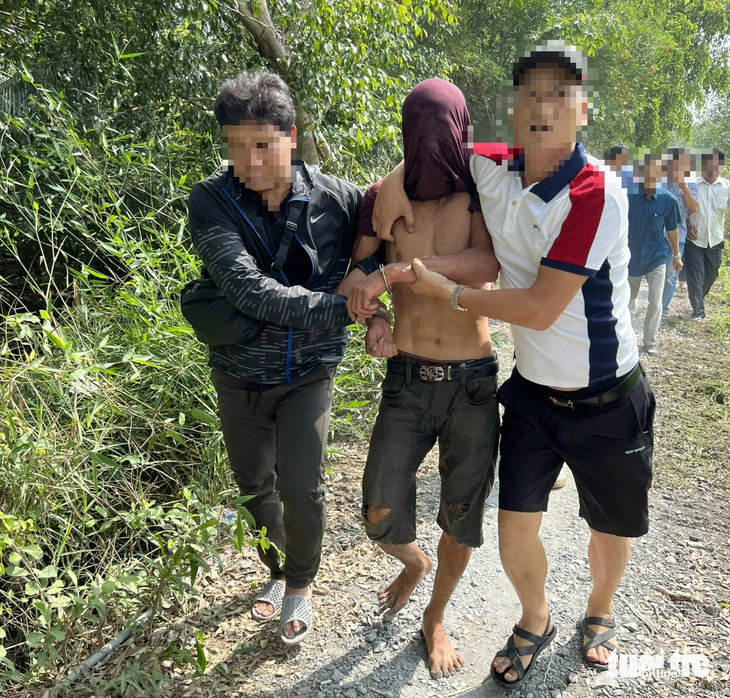 Tâm lúc bị các chiến sĩ công an vây ráp khu rừng, bắt được khi đang lẩn trốn - Ảnh: Người dân cung cấp