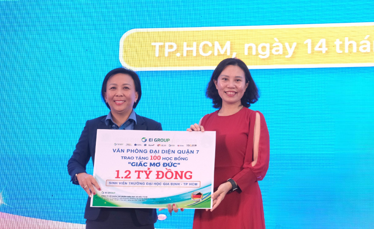 Doanh nghiệp hỗ trợ học bổng, các khóa đào tạo, thực tập, kiến tập cho sinh viên - Ảnh: Ngọc Phượng
