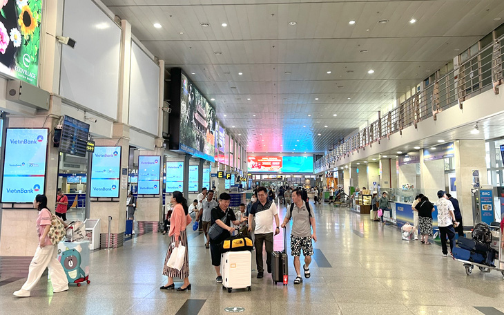 Sân bay Tân Sơn Nhất thông thoáng những ngày dịp lễ 30-4